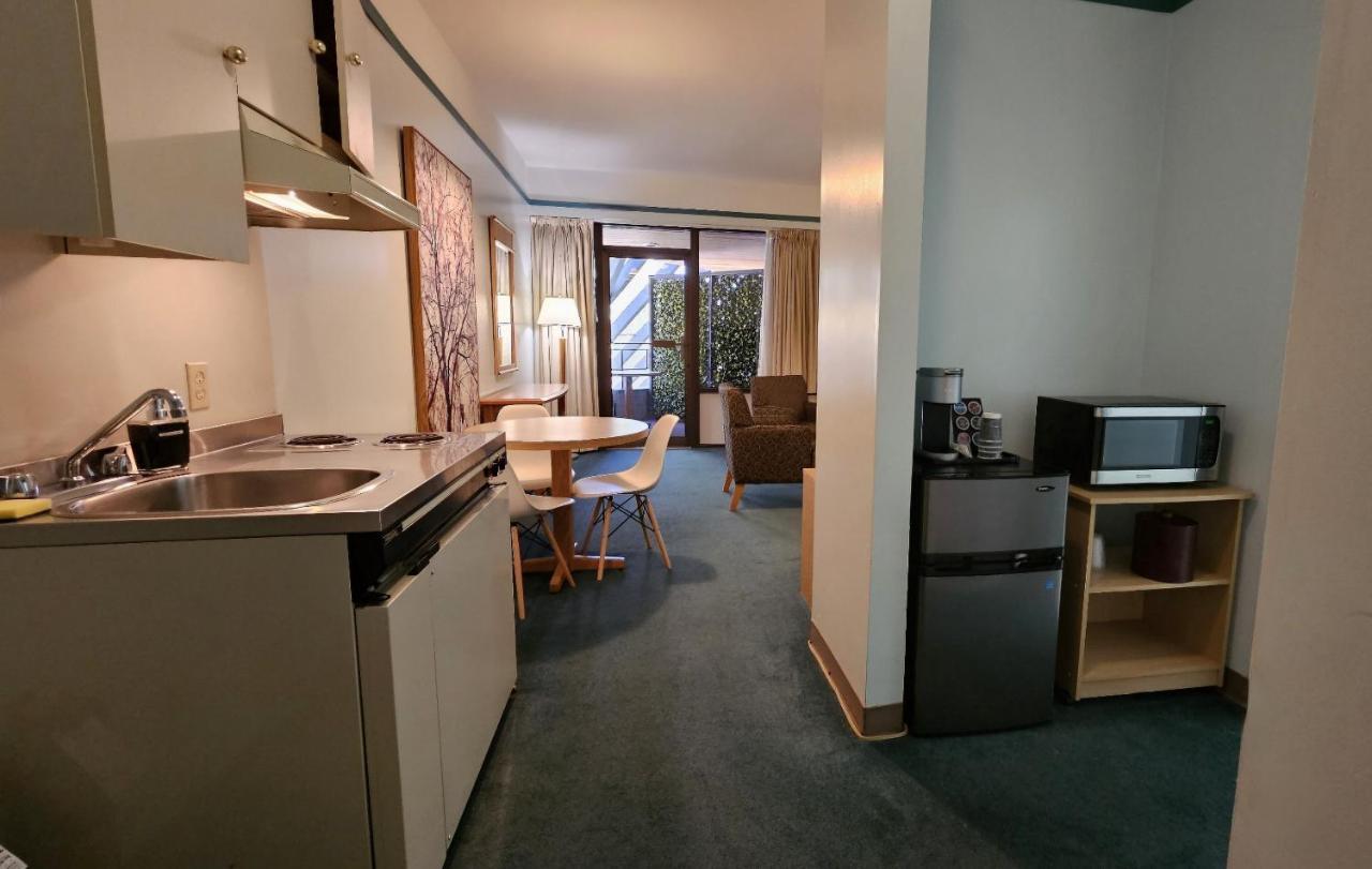 The Cedars Inn Hotel & Convention Centre Gibsons Eksteriør billede