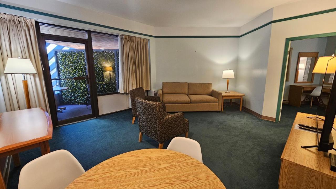 The Cedars Inn Hotel & Convention Centre Gibsons Eksteriør billede